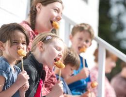 Kids eating